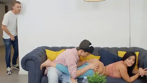 Sara Retali getting her hefty donk gobbled in the kitchen