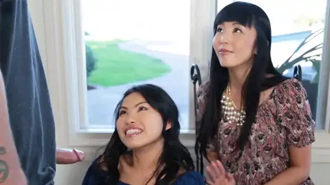 Chinese is seeing while her daughter-in-law-in-law-in-law gives a palm-job